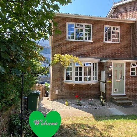 Appartamento Redhill Town Centre 3 Bed House Near Gatwick Airport, Easy Commute To London Esterno foto
