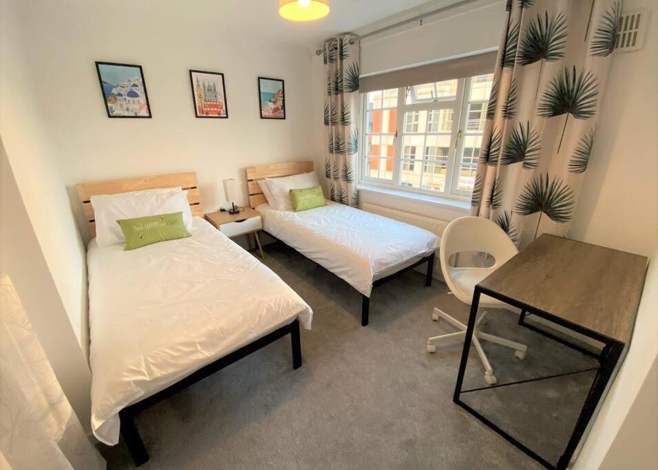 Appartamento Redhill Town Centre 3 Bed House Near Gatwick Airport, Easy Commute To London Esterno foto