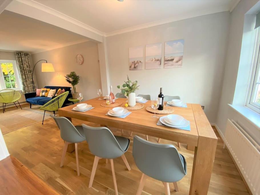Appartamento Redhill Town Centre 3 Bed House Near Gatwick Airport, Easy Commute To London Esterno foto