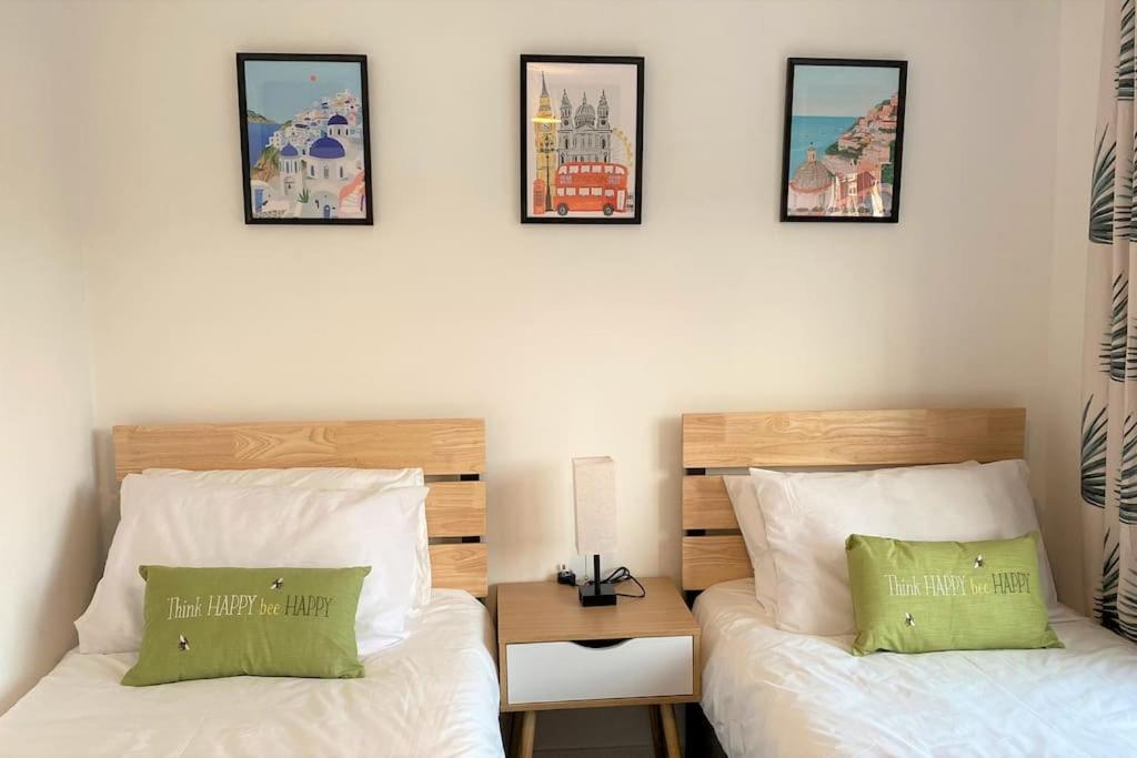 Appartamento Redhill Town Centre 3 Bed House Near Gatwick Airport, Easy Commute To London Esterno foto
