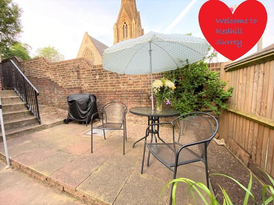 Appartamento Redhill Town Centre 3 Bed House Near Gatwick Airport, Easy Commute To London Esterno foto