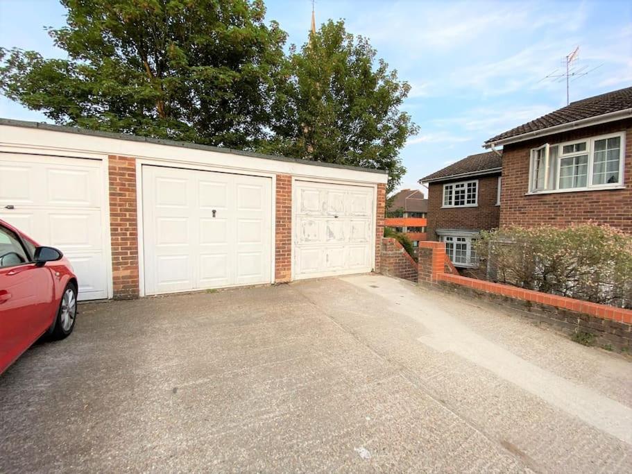 Appartamento Redhill Town Centre 3 Bed House Near Gatwick Airport, Easy Commute To London Esterno foto