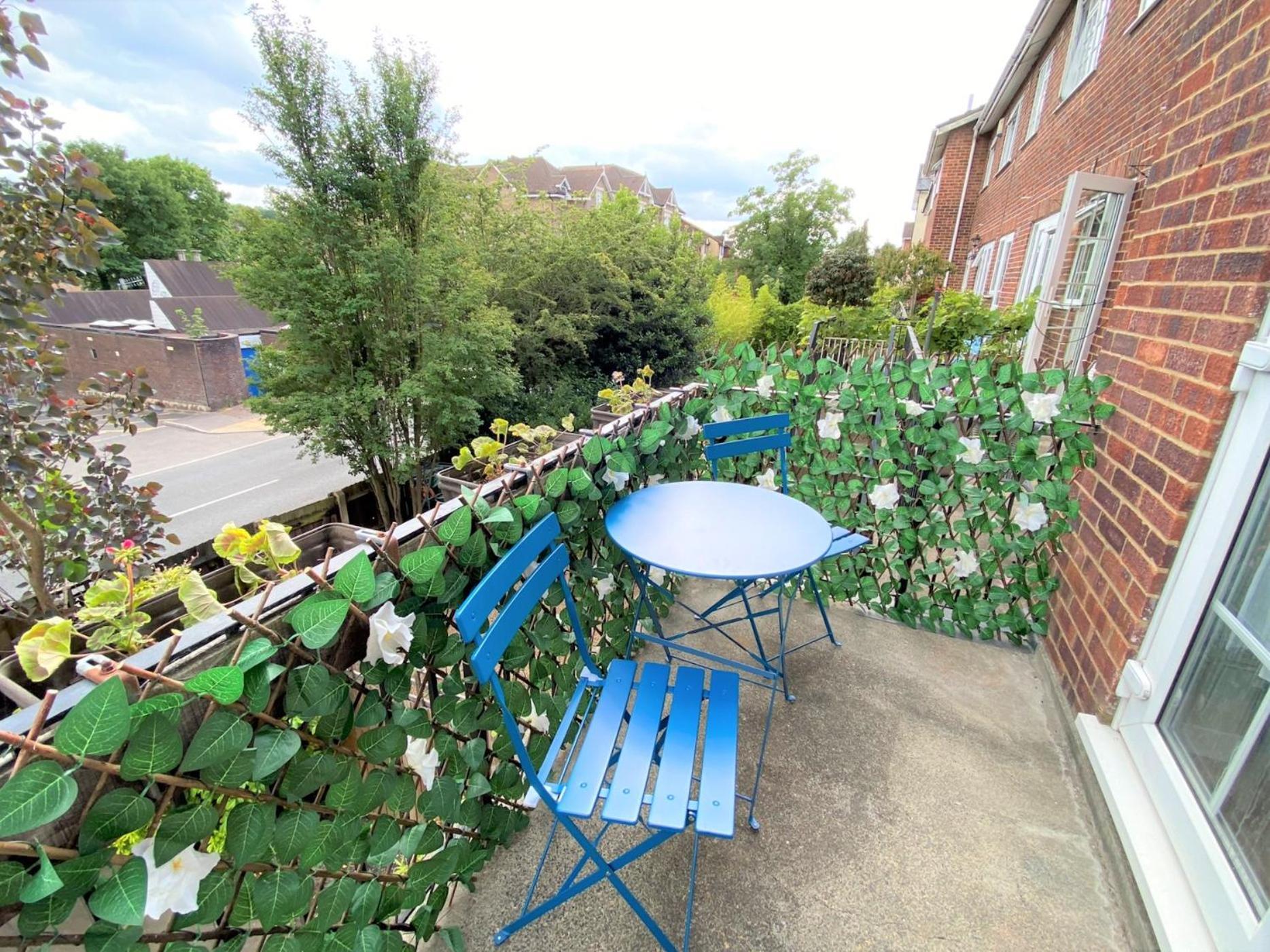 Appartamento Redhill Town Centre 3 Bed House Near Gatwick Airport, Easy Commute To London Esterno foto